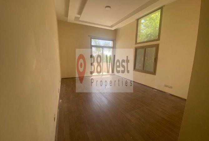8026701 - Property Image 3