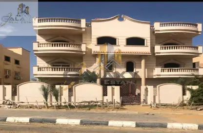 فيلا - 8 غرف نوم - 8 حمامات للبيع في المجاورة الاولي - المنطقة الثالثة - مدينة الشروق - القاهرة