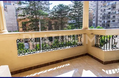 شقة - 3 غرف نوم - 3 حمامات للبيع في شارع مصطفي فهمي - جليم - حي شرق - الاسكندرية