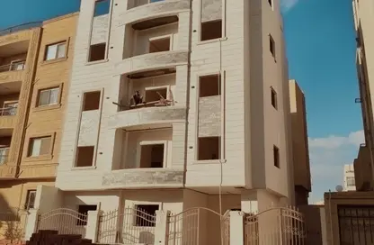 Apartment - 3 Bedrooms - 3 Bathrooms for sale in Abou El Houl - New Cairo City - Cairo