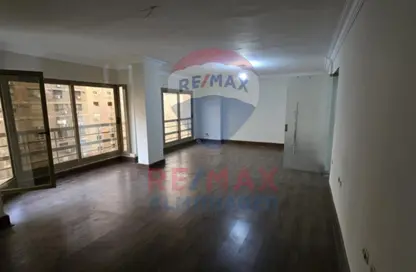 شقة - 3 غرف نوم - 2 حمامات للايجار في شارع الاحرار - الدقي - الجيزة