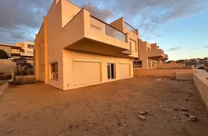 Villa - 4 Bedrooms - 5 Bathrooms for sale in New Giza - Cairo Alexandria Desert Road - 6 October City - Giza