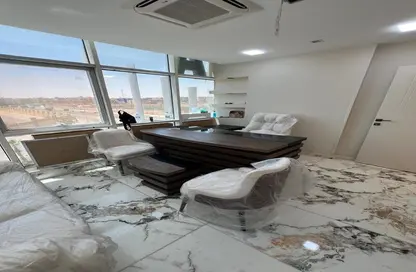 Clinic - Studio - 1 Bathroom for rent in The Gate Plaza Mall - 10th District - Sheikh Zayed City - Giza