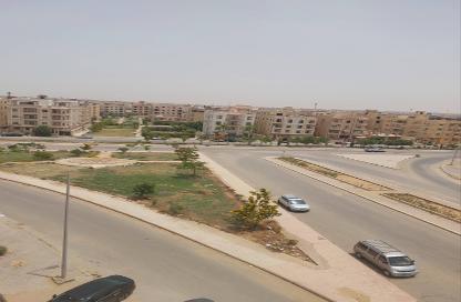شقة - 2 غرف نوم - 1 حمام للبيع في المجاورة الاولي - المنطقة الثامنة - مدينة الشروق - القاهرة