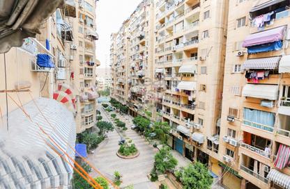 شقة - 2 غرف نوم - 2 حمامات للبيع في زيزينيا - حي شرق - الاسكندرية