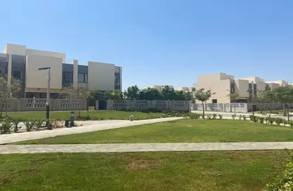 منزل مزدوج - 4 غرف نوم - 5 حمامات للايجار في كمبوند البروج - كمبوندات الشروق - مدينة الشروق - القاهرة