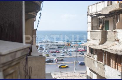 Apartment - 3 Bedrooms - 1 Bathroom for rent in Al Geish Road - Cleopatra - Hay Sharq - Alexandria