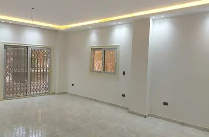 Apartment - 3 Bedrooms - 1 Bathroom for rent in Abo Mousa Al Ashaari St. - The 1st Settlement - New Cairo City - Cairo