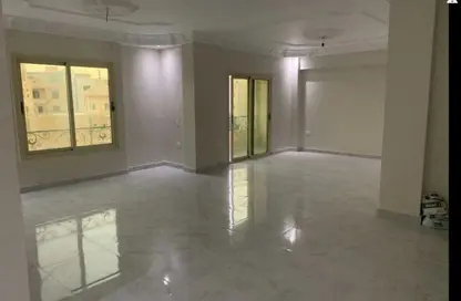 شقة - 3 غرف نوم - 2 حمامات للايجار في شارع الجزيرة - المستثمرين الجنوبية - مدينة القاهرة الجديدة - القاهرة