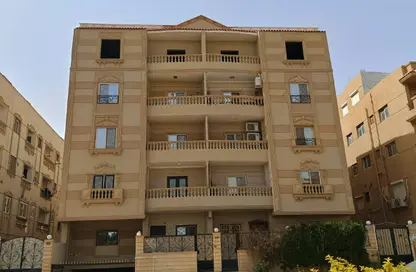 Apartment - 3 Bedrooms - 1 Bathroom for sale in 3rd Neighborhood - 4th Area - Shorouk City - Cairo