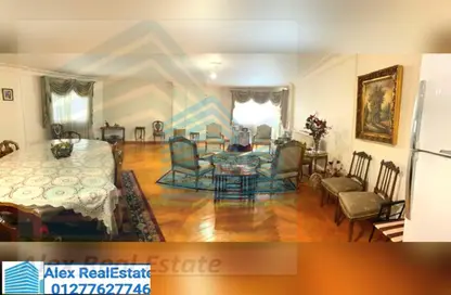 Apartment - 5 Bedrooms - 3 Bathrooms for rent in Mohamed Basha Saeed St. - Janaklees - Hay Sharq - Alexandria