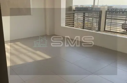 شقة - 3 غرف نوم - 2 حمامات للايجار في غرب الجولف - كمبوندات القطامية - القطامية - مدينة القاهرة الجديدة - القاهرة