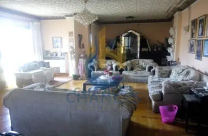 Apartment - 3 Bedrooms - 2 Bathrooms for sale in Street 13 - Maadi - Hay El Maadi - Cairo