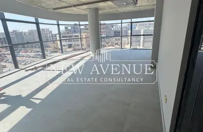 مساحات مكتبية - استوديو - 1 حمام للايجار في كونكورد بلازا - المستثمرين الجنوبية - مدينة القاهرة الجديدة - القاهرة