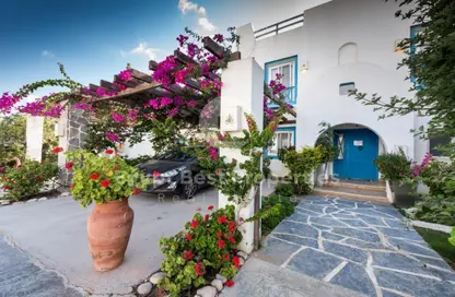 Chalet - 3 Bedrooms - 2 Bathrooms for sale in Mountain View - Ras Al Hekma - North Coast