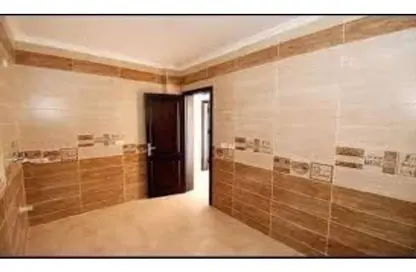 Apartment - 3 Bedrooms - 1 Bathroom for sale in Al Mansoura - Al Daqahlya