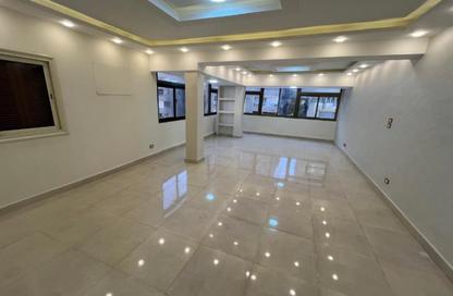 شقة - 3 غرف نوم - 2 حمامات للايجار في شارع سوريا - المهندسين - الجيزة