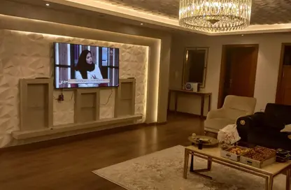 شقة - 2 غرف نوم - 2 حمامات للايجار في شارع محي الدين أبو العز - الدقي - الجيزة