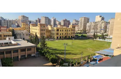 شقة - 3 غرف نوم - 2 حمامات للبيع في شارع محمد الاقبال - لوران - حي شرق - الاسكندرية
