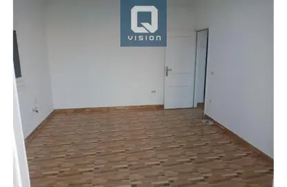 Apartment - 3 Bedrooms - 1 Bathroom for rent in Gardenia Mall St. - The 1st Settlement - New Cairo City - Cairo