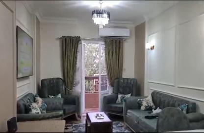 شقة - 3 غرف نوم - 2 حمامات للبيع في شارع أحمد عرابي - المهندسين - الجيزة