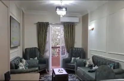 شقة - 3 غرف نوم - 2 حمامات للبيع في شارع أحمد عرابي - المهندسين - الجيزة