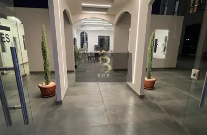 مساحات مكتبية - استوديو - 8 حمامات للايجار في محور محمد نجيب - المستثمرين الشمالية - مدينة القاهرة الجديدة - القاهرة