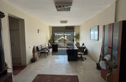 Office Space - Studio - 2 Bathrooms for rent in Cornish El Nile St. - Maadi - Hay El Maadi - Cairo