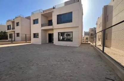 Villa - 4 Bedrooms - 5 Bathrooms for sale in Al  Rabwa - Sheikh Zayed Compounds - Sheikh Zayed City - Giza