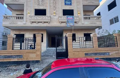 شقة - 3 غرف نوم - 3 حمامات للبيع في المجاورة الثانية - الحي الاول شرق - مدينة الشروق - القاهرة