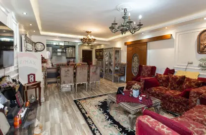 شقة - 3 غرف نوم - 1 حمام للبيع في شارع رشدي - رشدي - حي شرق - الاسكندرية