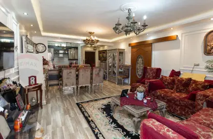 شقة - 3 غرف نوم - 1 حمام للبيع في شارع رشدي - رشدي - حي شرق - الاسكندرية