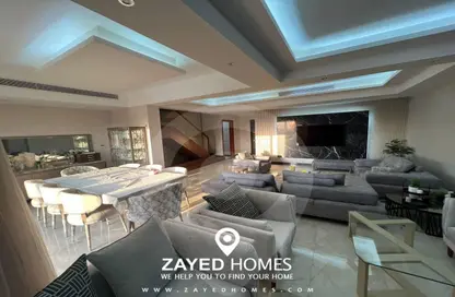 Penthouse - 3 Bedrooms - 3 Bathrooms for sale in Casa - Sheikh Zayed Compounds - Sheikh Zayed City - Giza