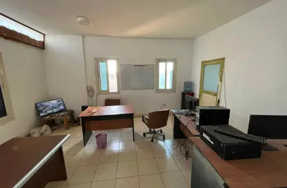 مصنع - استوديو - 2 حمامات للبيع في طريق بلبيس - خط 10 - الحي الثالث - مدينة العبور - القليوبية