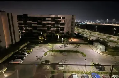 شقة - 3 غرف نوم - 3 حمامات للبيع في كمبوند البروج - كمبوندات الشروق - مدينة الشروق - القاهرة
