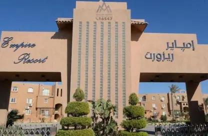 Chalet - 2 Bedrooms - 2 Bathrooms for sale in Empire Resort - Al Ain Al Sokhna - Suez