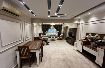 شقة - 3 غرف نوم - 2 حمامات للبيع في شارع لبنان - المهندسين - الجيزة