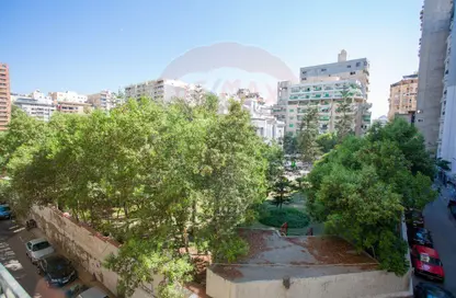 شقة - 3 غرف نوم - 3 حمامات للبيع في شارع عبد المنصف غازي - سابا باشا - حي شرق - الاسكندرية