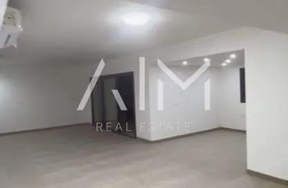 شقة - 3 غرف نوم - 3 حمامات للايجار في كمبوند البروج - كمبوندات الشروق - مدينة الشروق - القاهرة