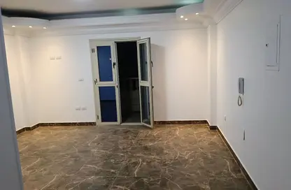 شقة - 3 غرف نوم - 2 حمامات للايجار في شارع الورود - غرب سوميد - مدينة 6 أكتوبر - الجيزة