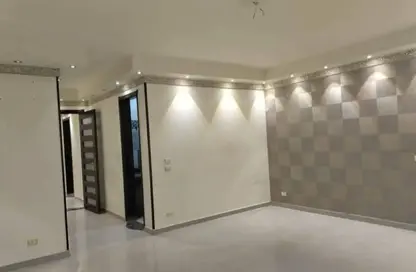 Apartment - 3 Bedrooms - 2 Bathrooms for rent in Green 3 - 2nd District - Sheikh Zayed City - Giza