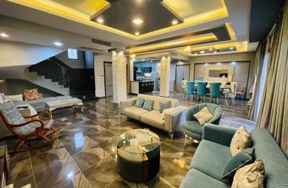 Villa - 6 Bedrooms - 4 Bathrooms for sale in Royal City - Sheikh Zayed Compounds - Sheikh Zayed City - Giza