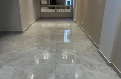 شقة - 3 غرف نوم - 2 حمامات للبيع في شارع قوت القلوب - الحي التاسع - مدينة العبور - القليوبية