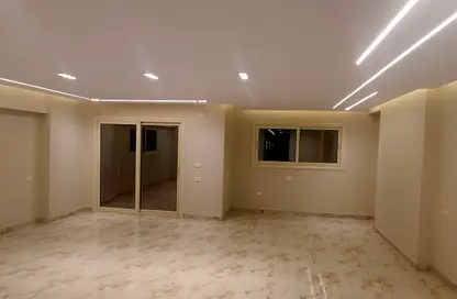 Apartment - 3 Bedrooms - 3 Bathrooms for rent in Mohandessin - Giza
