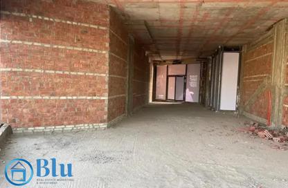 Shop - Studio - 1 Bathroom for sale in The Yard Mall - New Cairo City - Cairo