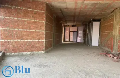 Shop - Studio - 1 Bathroom for sale in The Yard Mall - New Cairo City - Cairo