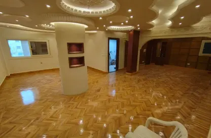 Apartment - 4 Bedrooms - 2 Bathrooms for sale in Ahmed Shawky St. - Bolkly - Hay Sharq - Alexandria