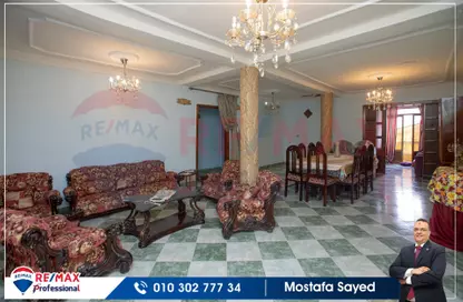 شقة - 4 غرف نوم - 2 حمامات للبيع في شارع الزنكلوني - كامب شيزار - حي وسط - الاسكندرية