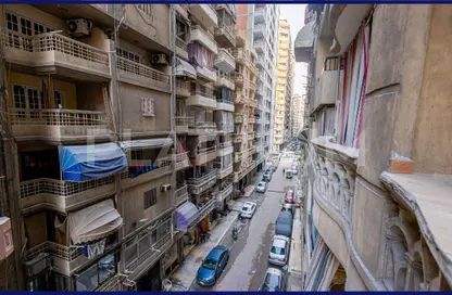 شقة - 3 غرف نوم - 2 حمامات للبيع في شارع محمود العيسوي - ميامي - حي اول المنتزة - الاسكندرية