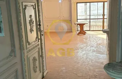 شقة - 4 غرف نوم - 2 حمامات للبيع في شارع عبد الحميد بدوي - ميدان الحجاز - النزهة - القاهرة